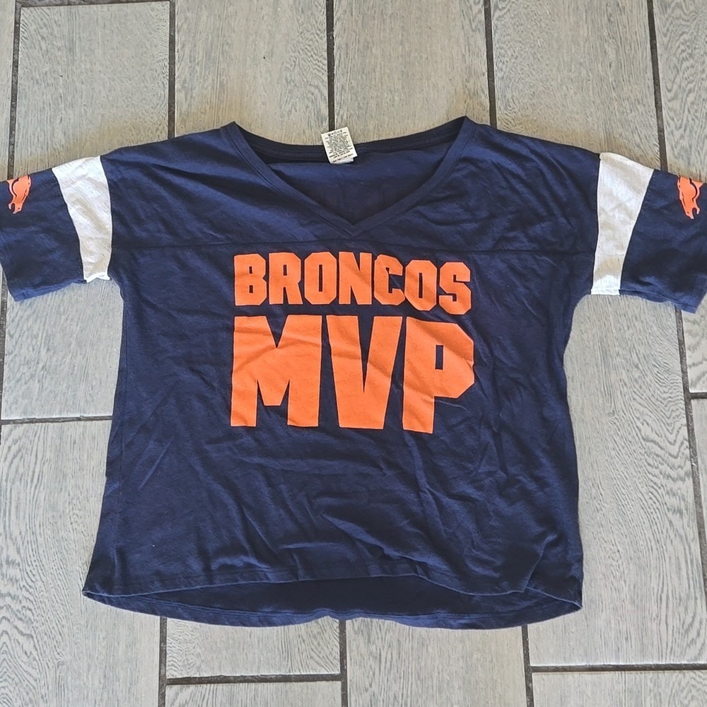 Victoria's Secret PINK NFL Broncos MVP Tee – Size‎ SMALL